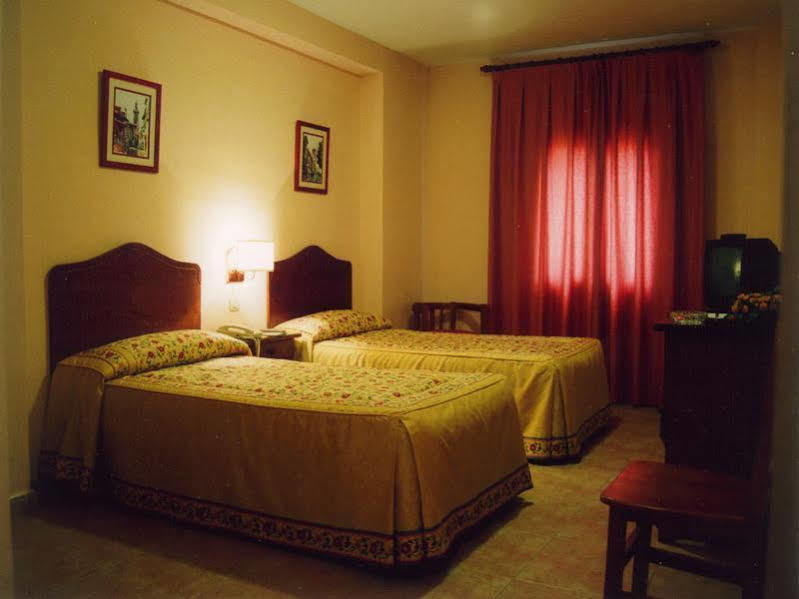 Hostal Santo Tome Толедо Экстерьер фото