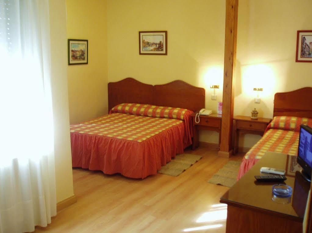 Hostal Santo Tome Толедо Экстерьер фото